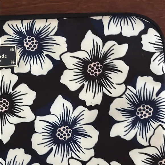 Kate Spade Black and White Floral Laptop Sleeve - Picture 8 of 16